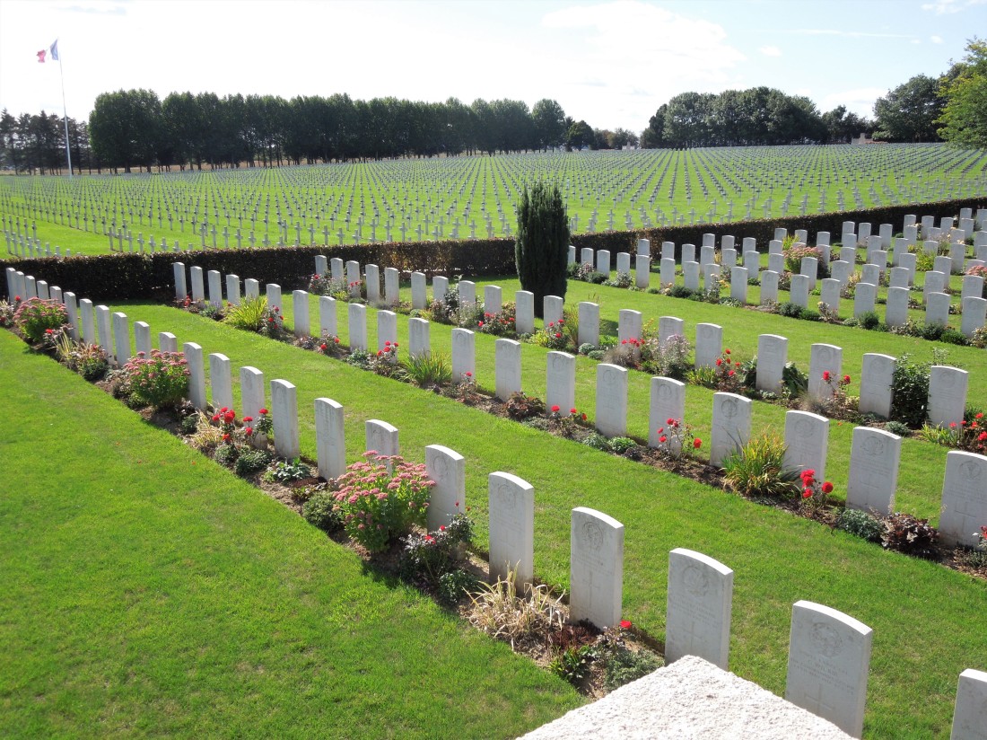 La Targette French and British cemeteries [Copyright 2018: A. Matthews]